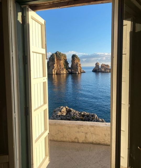 animaetars's tweet photo. «Y quien haya conocido alguna vez Sicilia, nunca podrá librarse del todo de la nostalgia por ella», D. H. Lawrence. https://t.co/mNyywQe3dP