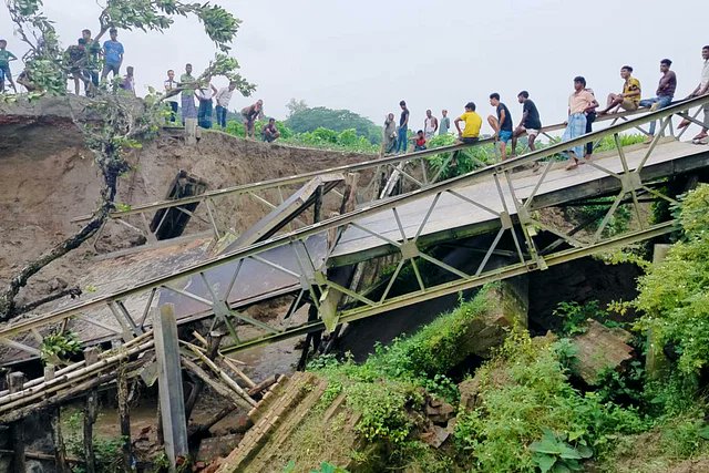 ঈশ্বরগঞ্জে বেইলি সেতু ধসে ১৪ গ্রামের মানুষ যোগাযোগবিচ্ছিন্ন