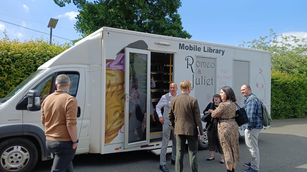 We’re looking for two volunteers to help drive our mobile library to Ukraine. It will travel 22nd - 26th September with a small convoy of ambulances. If you're interested or want to find out mire - please do get in touch!