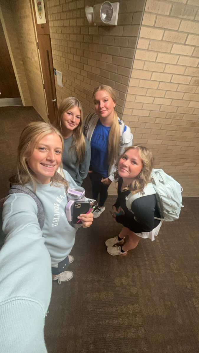 BCCSoftball's tweet photo. ✅Move In 
✅1st Team Meeting 
✅Freshmen Orientation 
✅All-Sports Meeting 

⭐️FIRST DAY OF CLASS⭐️ 

#RollCougs 🐾 https://t.co/oagLOoxILU