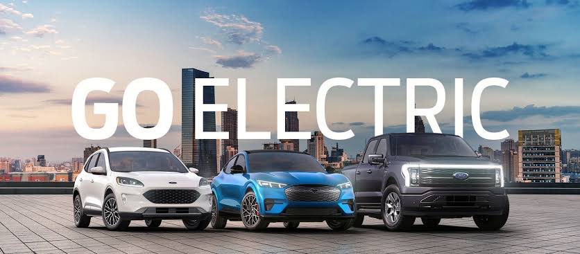 Ford Motor Companyden elektrikli araçlarla ilgili tatsız haberler:EVlere düşen talep nedeniyle CFO John Lawler şirketin elektrikli bir gelecekten uzaklaşıp içten yanmalı motorlara sahip platformlarını genişleteceğini en son röportajında belirtmiş.Elektrikli Mustang Mach-E ve👇🏻