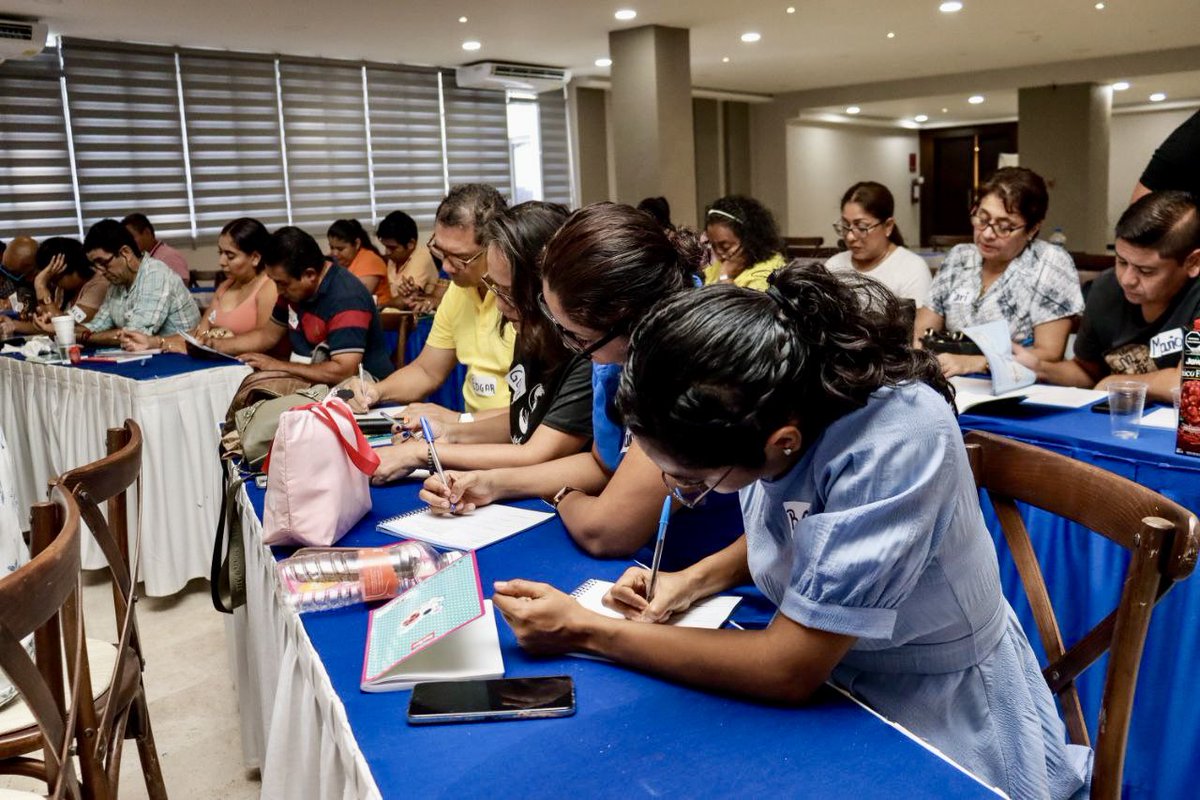 Continúa los trabajos de inicio del Ciclo Escolar 2024-2025 en el Programa de Capacitación Docente con el taller “Cambia tu mente y crea nuevos resultados” 🗒️📝✏️

¡Muchas gracias givetogivefoundation!
120 docentes de 8 diferentes escuelas son beneficiados con este taller 🫶🏻
