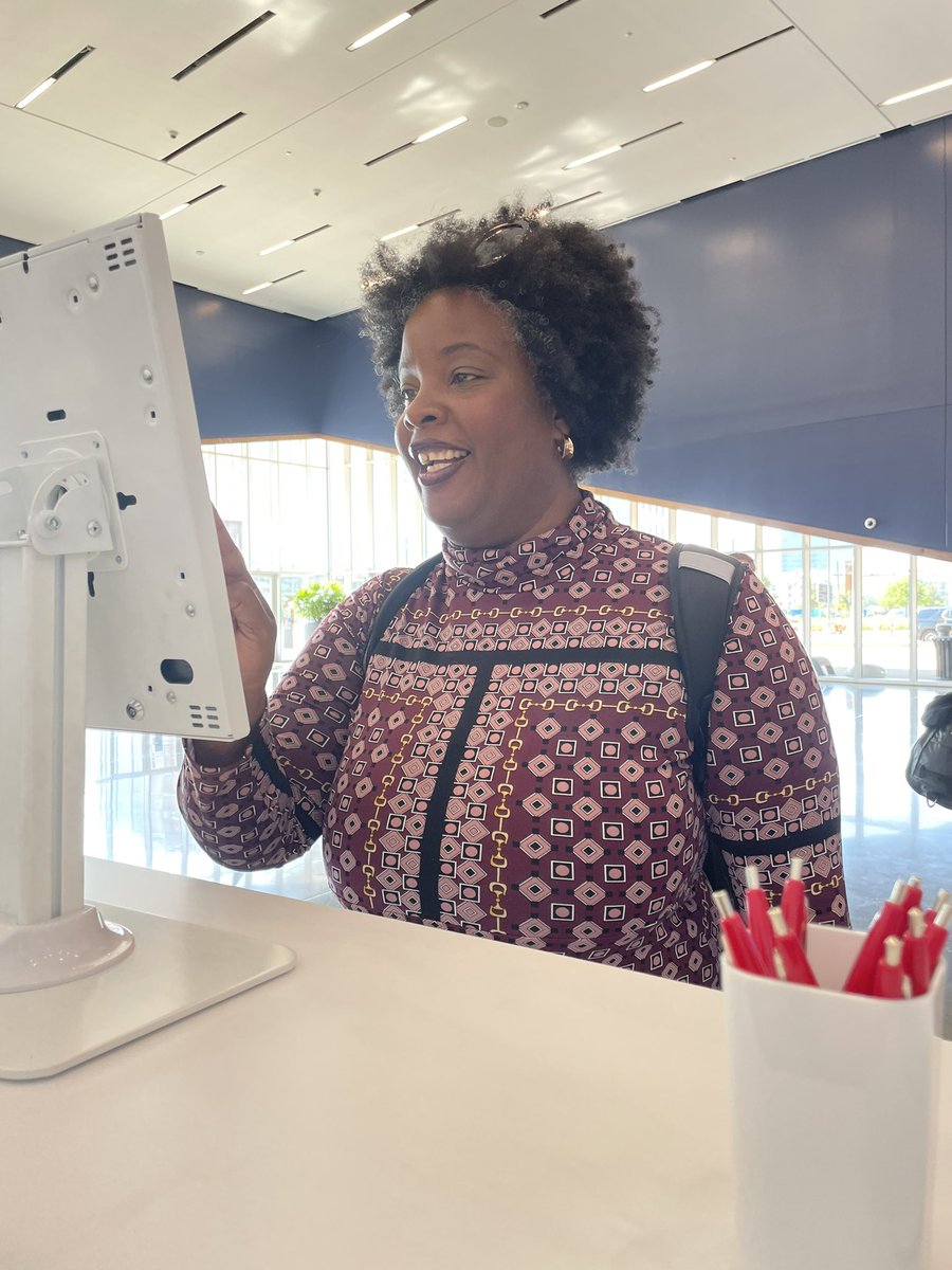 Sprinted here but officially checking in The #FutureofFood for Cocina Sabrosa Food &amp; Beverage Trade Expo. I wish you could smell the exhibit hall…🤯😍 #CocinaSabrosa #thefof #wearethefof