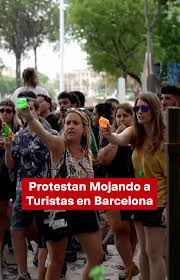 A ver si lo he entendido.

Puedo decir "odio a los turistas", poner en mi bar un cartel de "no admito madrileños"; escribir en Twitter "la única iglesia que ilumina es la que arde", decir "arderéis como en el 36", llamar pederastas a todos los curas y torturadores a todos los