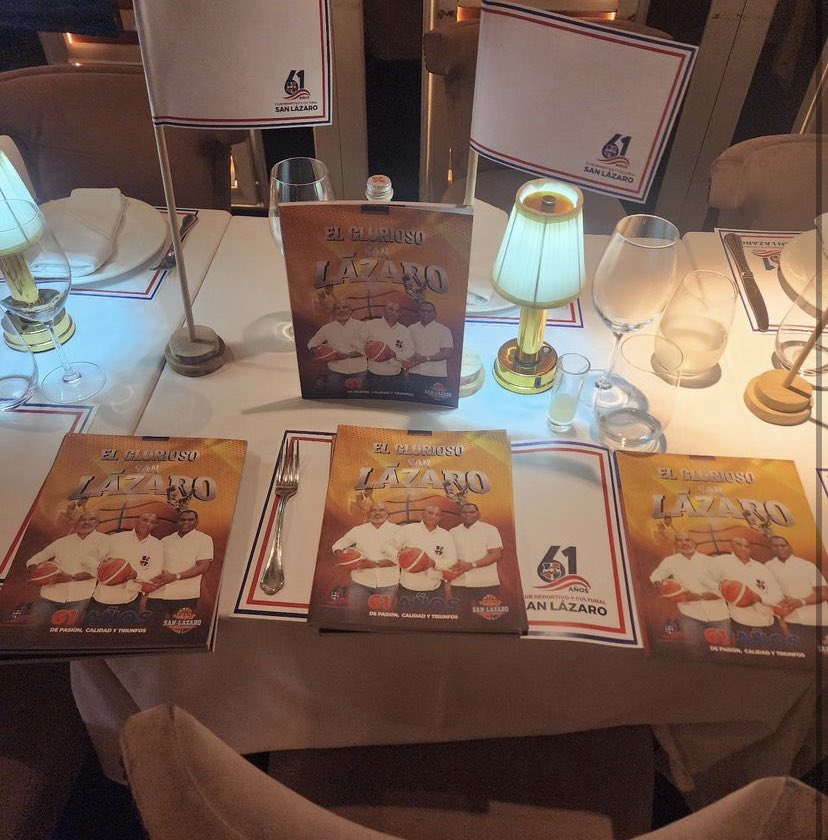 DCarlenny's tweet photo. Señooreeee
@Elreydelaradio lanza hoy libro dedicado a los 61 años del San Lázaro… 

Otro día grande!!!.
@clubsanlazarord 

#ImpactoDeportivoRadioTvYDigital
https://t.co/AAPGkeYTLm https://t.co/P19s5ibMqU