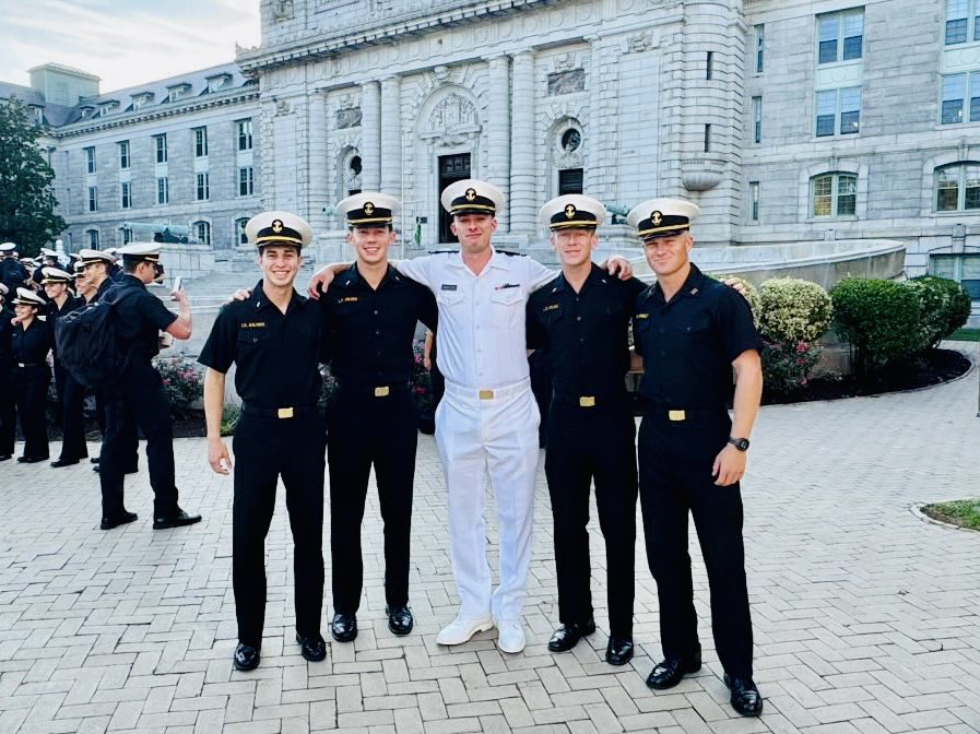 APac2011's tweet photo. Back on campus @NavyBaseball and ready to grind! Fall college baseball ⚾️practice is back and I'm pumped to see what this semester holds. New season, new opportunities, new mindset. Let's chase greatness, one rep at a time! ⚓️ #FallPractice #CollegeBaseball https://t.co/By3yiZKwBF