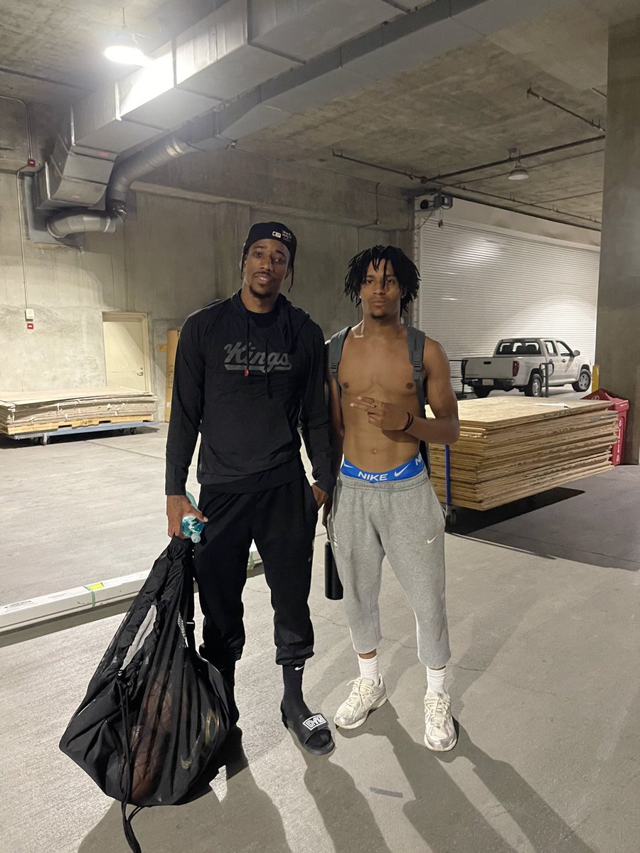 HoopLaFamilia tweet media