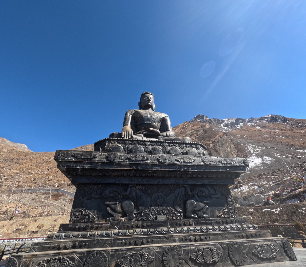 npdareadventure's tweet photo. Day 9: Annapurna Circuit trekking 
Woke up early morning stroll around the Muktinath and the temple. Had breakfast and drive to Hot spring. This is our second last day of the trek.
#hotsprings #trekking #nepaldareadventures #Himalayas 
#instagram #reeks #shorts #nature #explore https://t.co/P4ekn4qBcn