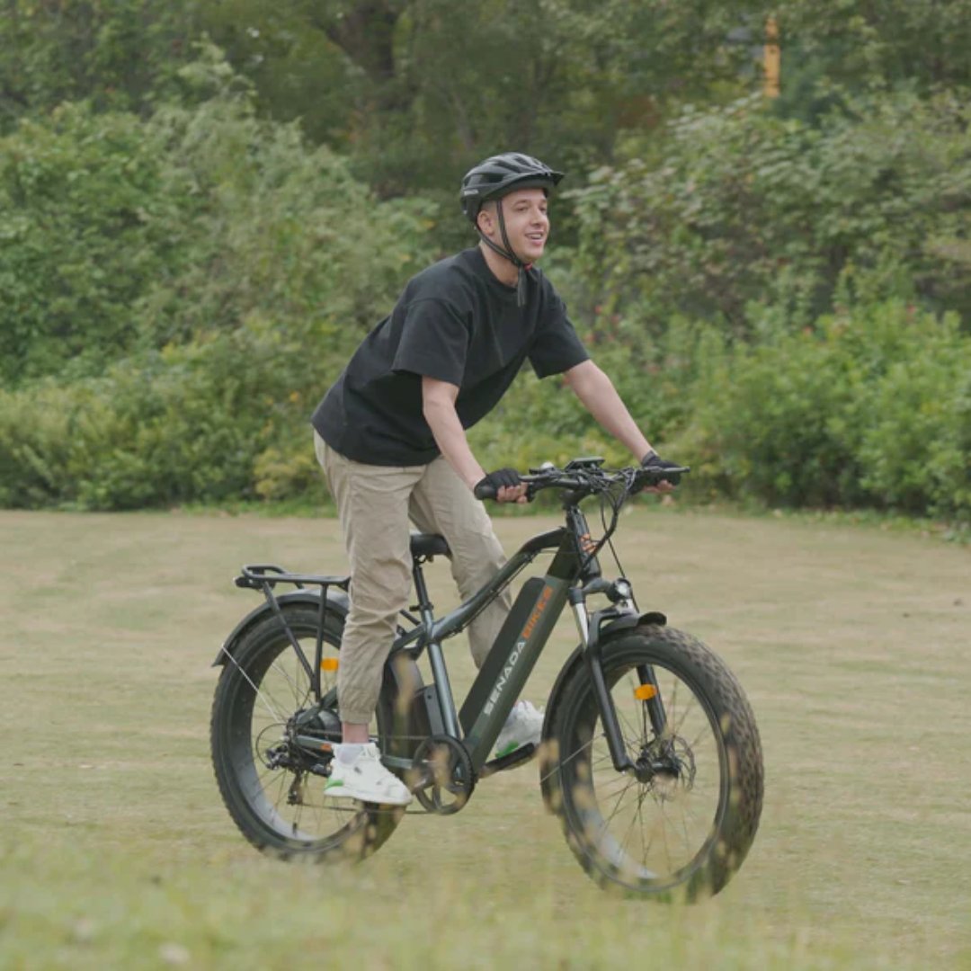 ParadiseBike's tweet photo. The Senada SABER is not just any electric bike. It's a powerhouse on wheels! With a 1000W motor and a 48V 21Ah battery, it's built to take you up to 80 miles on a single charge. R https://t.co/0YIAAPFcFx