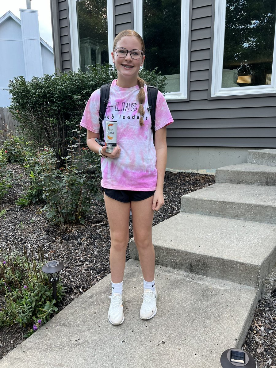 erin_dorsey27's tweet photo. It’s going to be another great year for these 3! Look out @LIBERTYSCHOOLS here they come! #LPSFirstDay https://t.co/c7xxRsgMdU