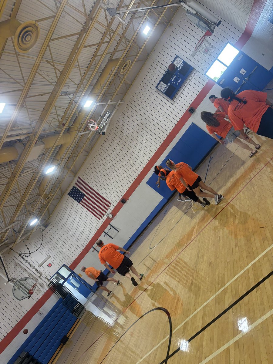 Imchelsea8's tweet photo. Just a few free throws during the #mcms25 scavenger hunt! #teamorange https://t.co/KKtCvDoxXh