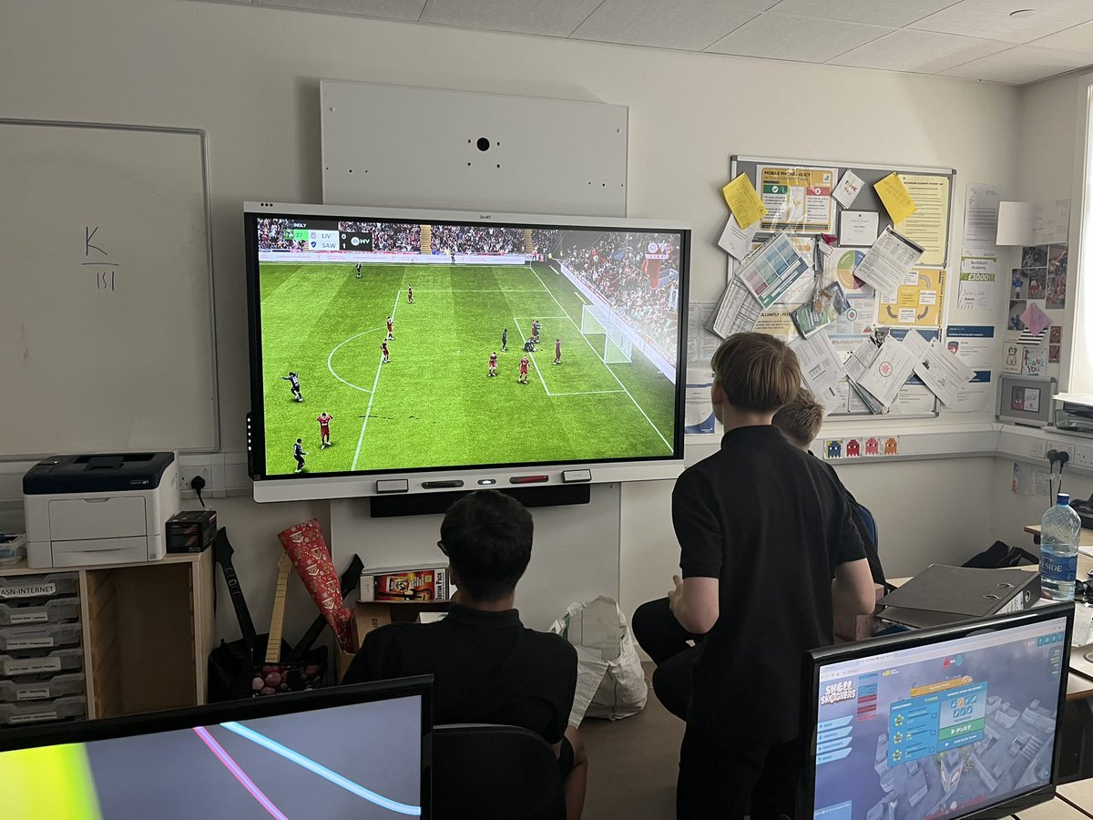 S3 Digital Technologies Pathway organises their own class esports tournament yesterday with limited resources!