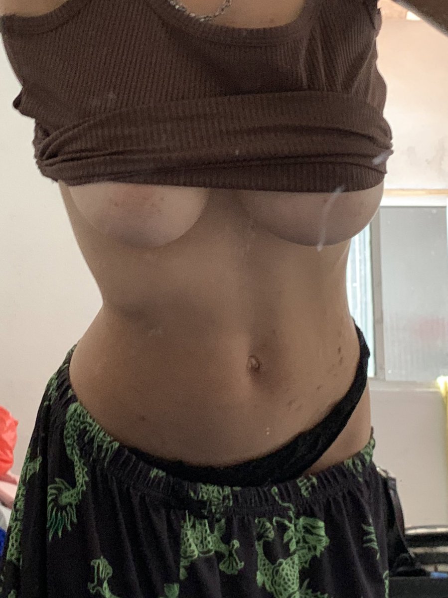 WhiteAngel873's tweet photo. Faz tempo que não posto nada, então bora volta com as duas pernas, no caso as duas tetas https://t.co/aFevXqzbxv