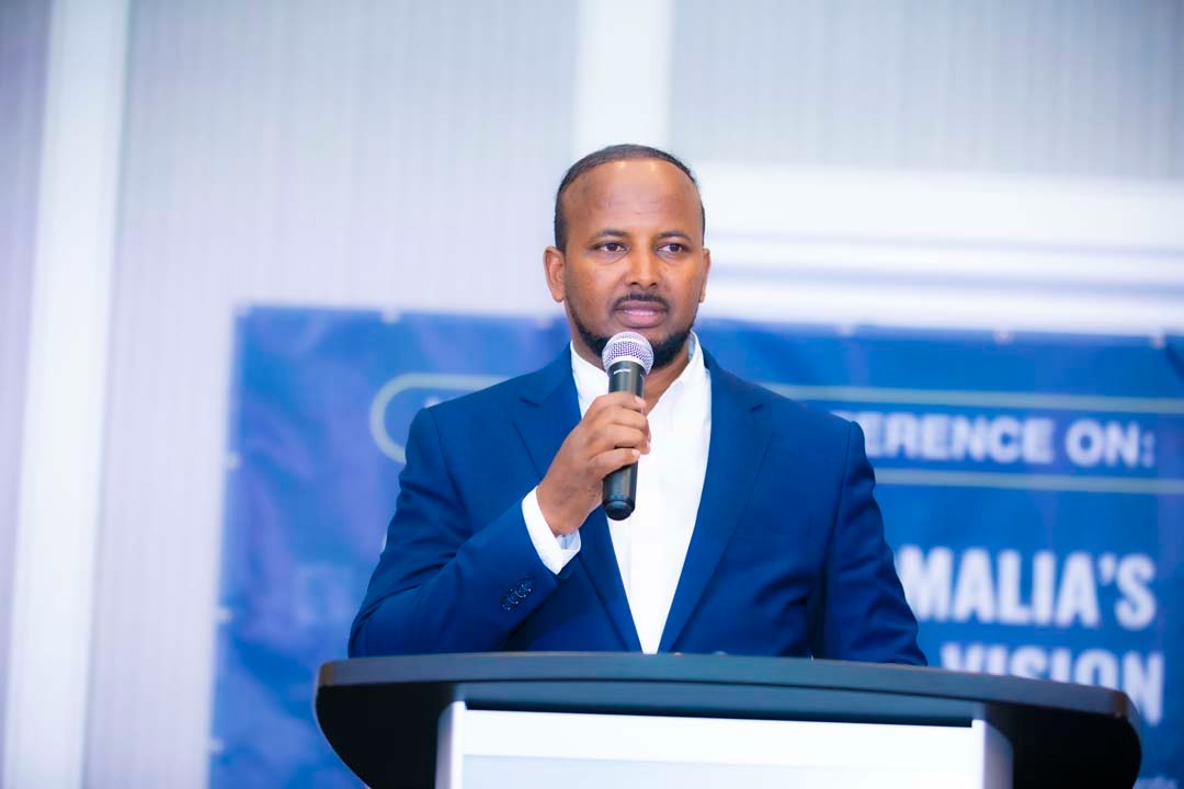 Watch Video: Prof. Jibril Mohamed <a href="/JibrilMo/">Jibril Ali Aw Mohamed</a> read out a brief summary of the key outcomes and conclusions of the two-day Bulsho Trust High-Level Conference in Columbus, OH. Final communiqué is out soon.... #BulshoTrust #Somalia 

facebook.com/watch/?v=10431…