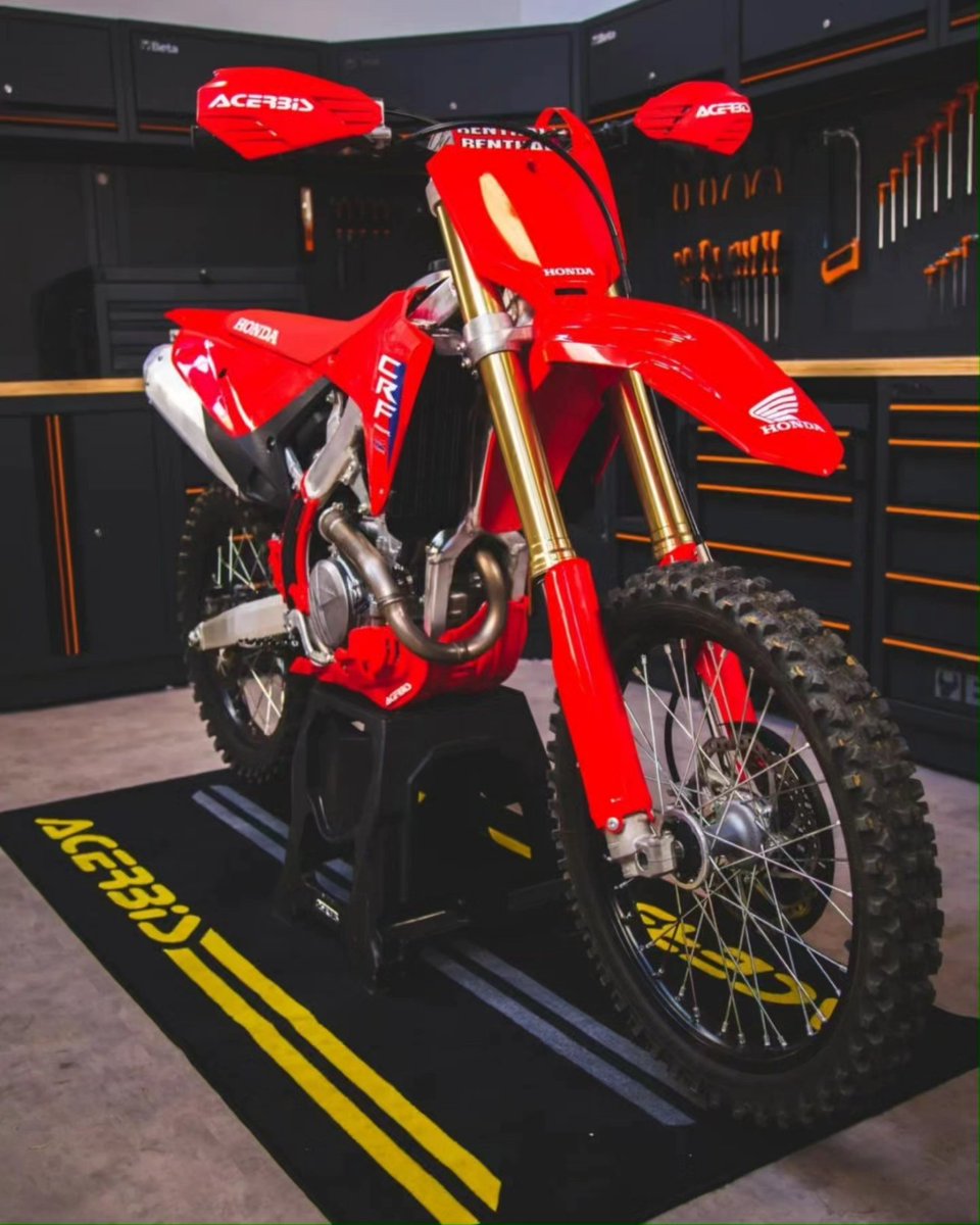 AcerbisUK tweet media