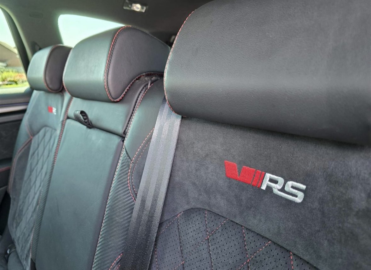 ⚠️ Price Drop Alert⚠️ 

Skoda Kodiaq vRS 

⚫️vRS
⚫️4 WD
⚫️7 seater with heated front and rear seats

Book in for a viewing now!

cornerhousegarage.co.uk

#skodakodiaq #4wd
#fourwheeldrive #skoda #7seater #blackcar #skodacars #skodasport #pricedrop #highspec #sportcar #heatedseats