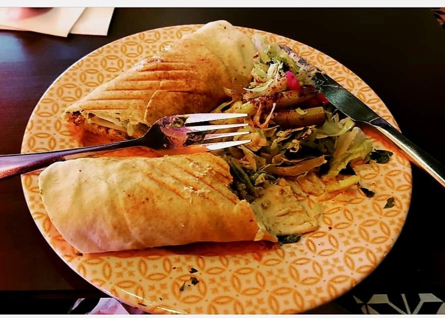Nehaaaa_c's tweet photo. @SreedharReddyyy Sometimes, I go to restaurants/ cafes, kabhi order karti hu- #burrito #enchiladas #dalbati #Mexican #labanese #worldcuisine 🥘🌯 https://t.co/18vkJ7huNR