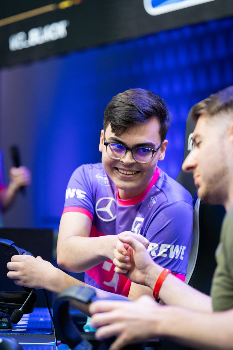 We‘re ending day 1 of #gamescom2024 with some League of Legends 1v1s 🔥