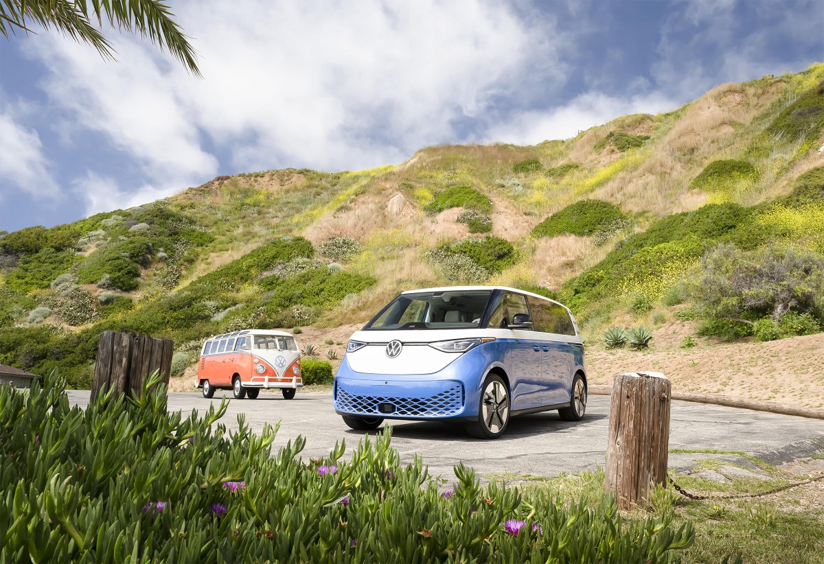 HeadlightNews_'s tweet image. Volkswagen released pricing for the 2025 Volkswagen ID. Buzz with the well-equipped EV starting at $61,545 as the brand prepares for its U.S. debut. Find out more at Headlight.News
bit.ly/3SXFy41
#volkswagen #IDBuzz #vw #news #autonews #industrynews #pricing