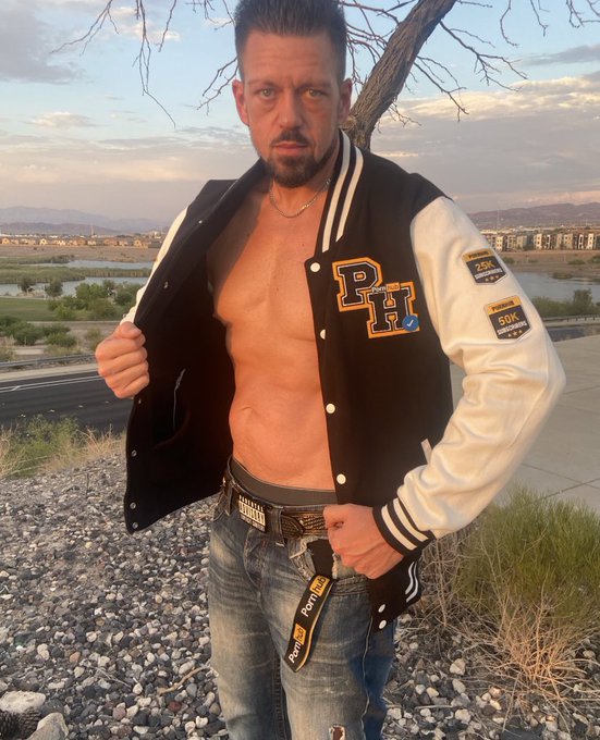 Picture Me Rollin&rsquo; 🖤🧡 https://t.co/aLkxoXdpdh<a href="/tag/mvsales"class="tags"><span>#mvsales</span></a>