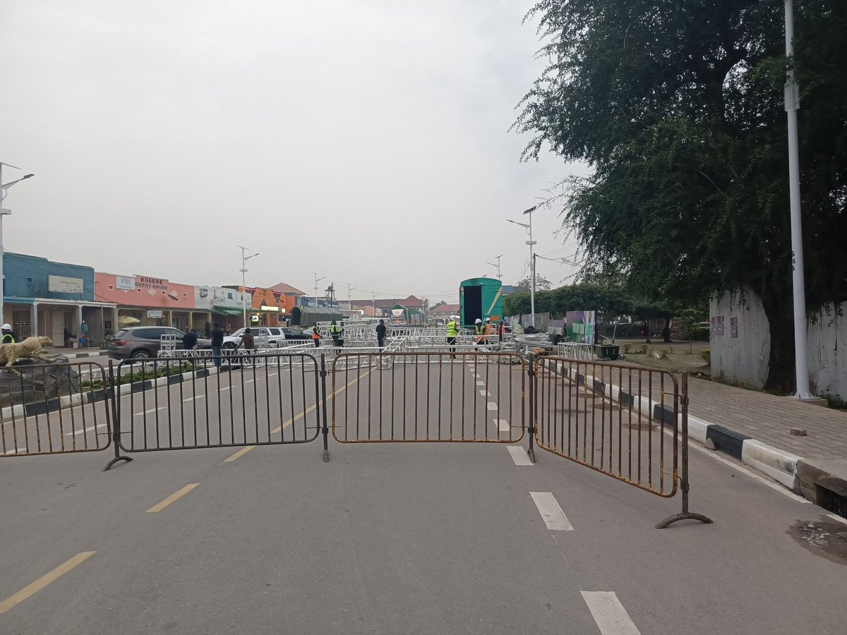 Almeida_UG's tweet photo. Stanley Street in Kasese is now secured for the starting point of the #TuskerLiteRwenzoriMarathon 

If you didn't get accommodation in Kasese CBD, carry along a tent, you might need it. 🤣🤣🤣😂
CC: @RwenzoriMarathn https://t.co/XxRvkqbldk
