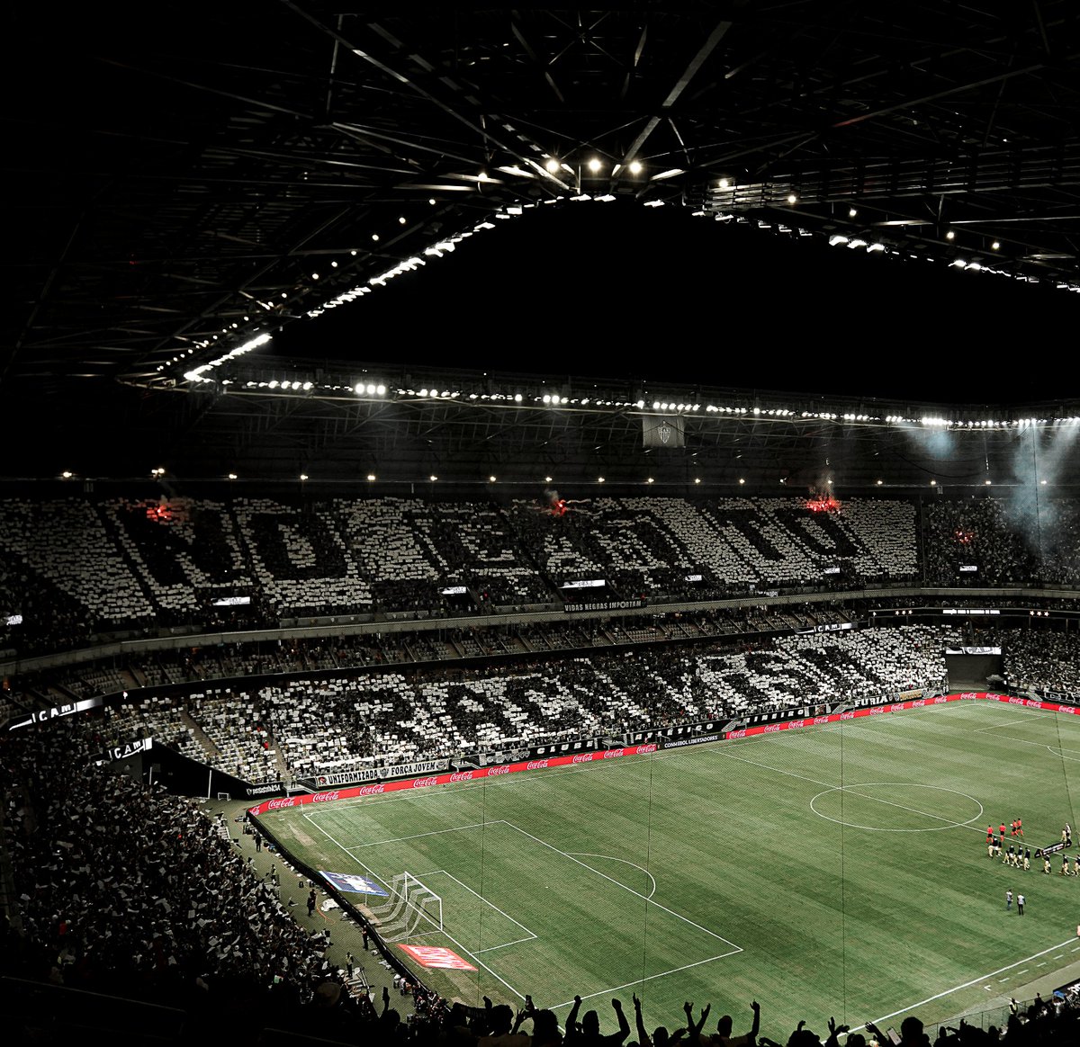 Comunicado sobre gestos racistas no jogo de ontem

O Galo é preto e branco! Não admitimos condutas racistas, muito menos dentro da nossa casa! A equipe de segurança da Arena MRV já trabalha junto à inteligência das polícias para identificar o torcedor que aparece fazendo gestos