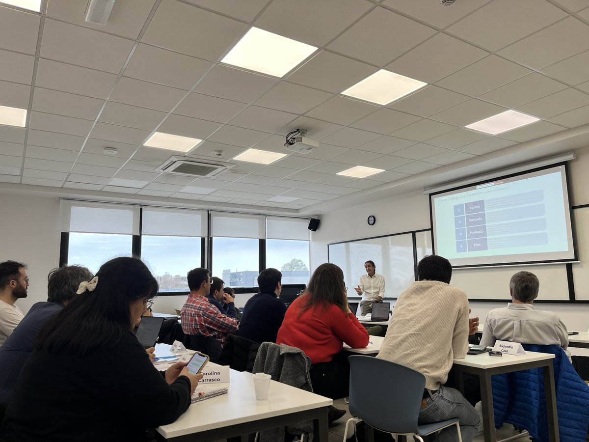 Ayer compartimos una tarde llena de aprendizaje con Gonzalo Costa (NXTP Ventures) en el marco del programa de inversión en startups 🙌 

Agradecemos profundamente su participación y generosidad al brindarnos tanto valor.

#inversiónenstartups #inversores #aprendizaje