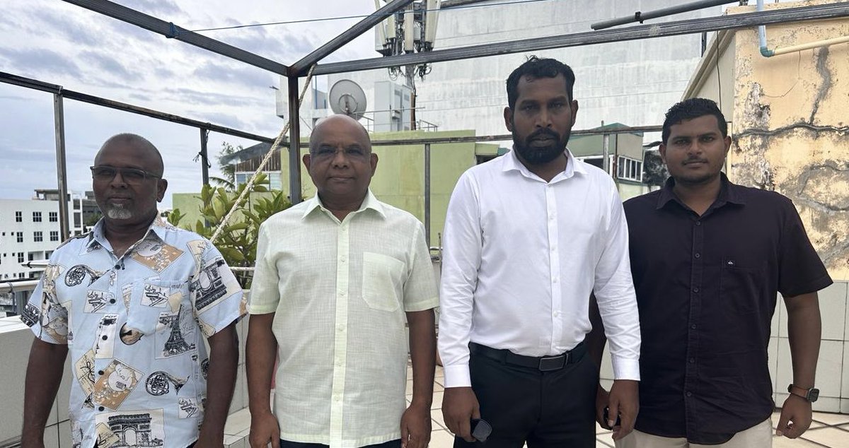 Abdulla Shahid (@abdulla_shahid) on Twitter photo ނ. ކެނދިކުޅުދޫ <a href="/KKcouncil/">Kendhikulhudhoo Council</a> ގެ ރައީސް <a href="/MohamedRauf17/">Mohamed Rauf</a> އާއި ނައިބު ރައީސް ޙަސަން މުޙައްމަދުއާ މިއަދު ބައްދަލުކޮށް، ރަށުގެ ކަންކަމާއި ކައުންސިލްގެ މަސައްކަތްތަކާ ބެހޭ ގޮތުން މަޝްވަރާކޮށްލިން. ކެނދިކުޅުދޫ ކައުންސިލަކީ ހިންގުންތެރި އަދި ނަމޫނާ ކައުންސިލެއް. <a href="/MDPSecretariat/">MDP Secretariat</a> އިން ނ. ކެނދިކުޅުދޫ <a href="/KKcouncil/">Kendhikulhudhoo Council</a> ގެ ރައީސް <a href="/MohamedRauf17/">Mohamed Rauf</a> އާއި ނައިބު ރައީސް ޙަސަން މުޙައްމަދުއާ މިއަދު ބައްދަލުކޮށް، ރަށުގެ ކަންކަމާއި ކައުންސިލްގެ މަސައްކަތްތަކާ ބެހޭ ގޮތުން މަޝްވަރާކޮށްލިން. ކެނދިކުޅުދޫ ކައުންސިލަކީ ހިންގުންތެރި އަދި ނަމޫނާ ކައުންސިލެއް. <a href="/MDPSecretariat/">MDP Secretariat</a> އިން