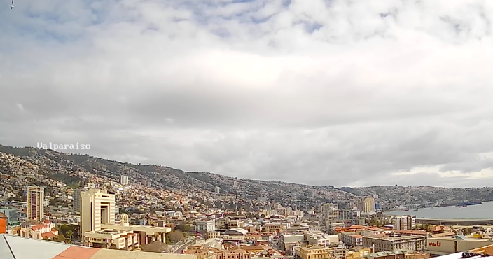 #Valparaíso Progresivamente aumentará la nubosidad durante las próximas dos horas, probables chubascos y tormentas eléctricas desde las 14:00 y hasta media noche.

Jornada se mantendrá inestable. Ráfagas de viento de hasta 40 km/h.