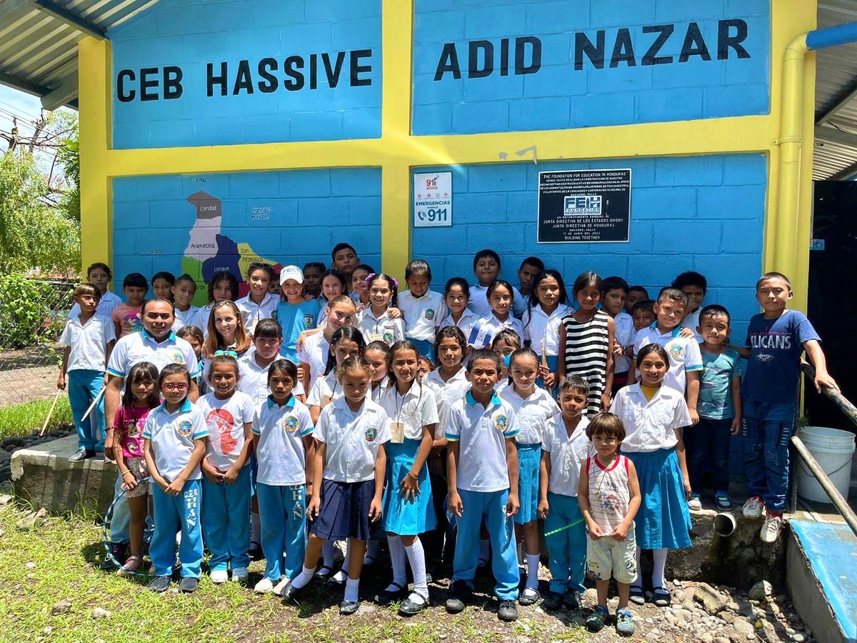 FEIHonduras's tweet image. Our Board Member Anabella Bueso Davis and her daughters recently visited School 17 and 18 to launch the "Círculo de Libros" #readingprogram to inspire FEIH #students to read together! They gifted students with books and materials to decorate their libraries!📚🌟  #CírculoDeLibros