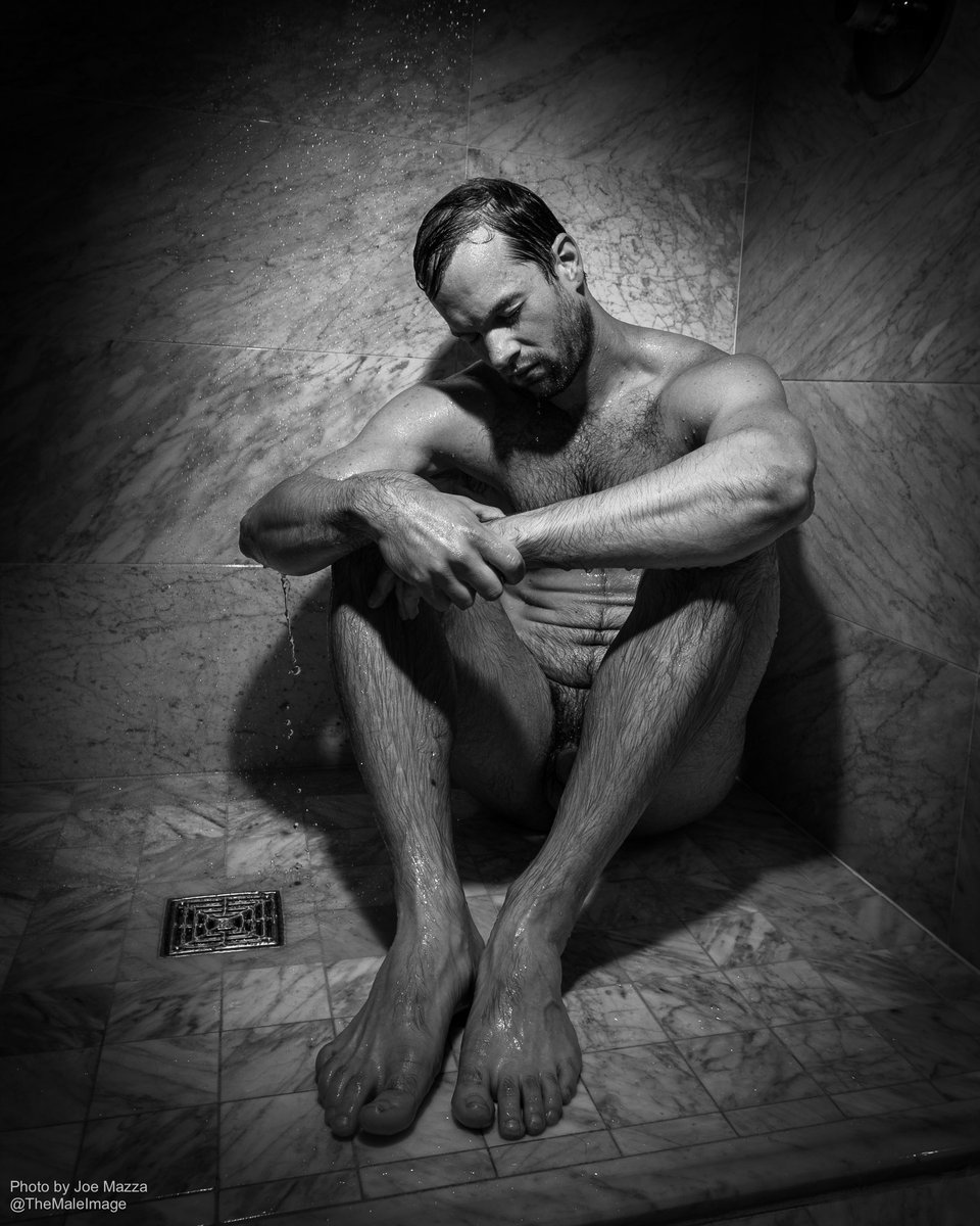 Sometimes all you need is a nice shower after a long day 💦💦

📸: <a href="/themaleimage/">themaleimage</a>