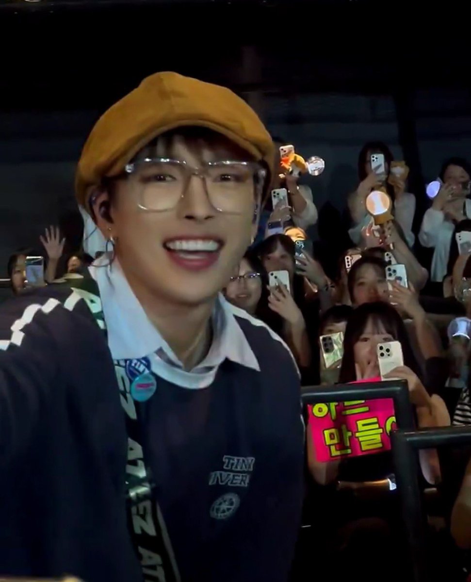 HONGFOLDER's tweet image. Loveliest person ever