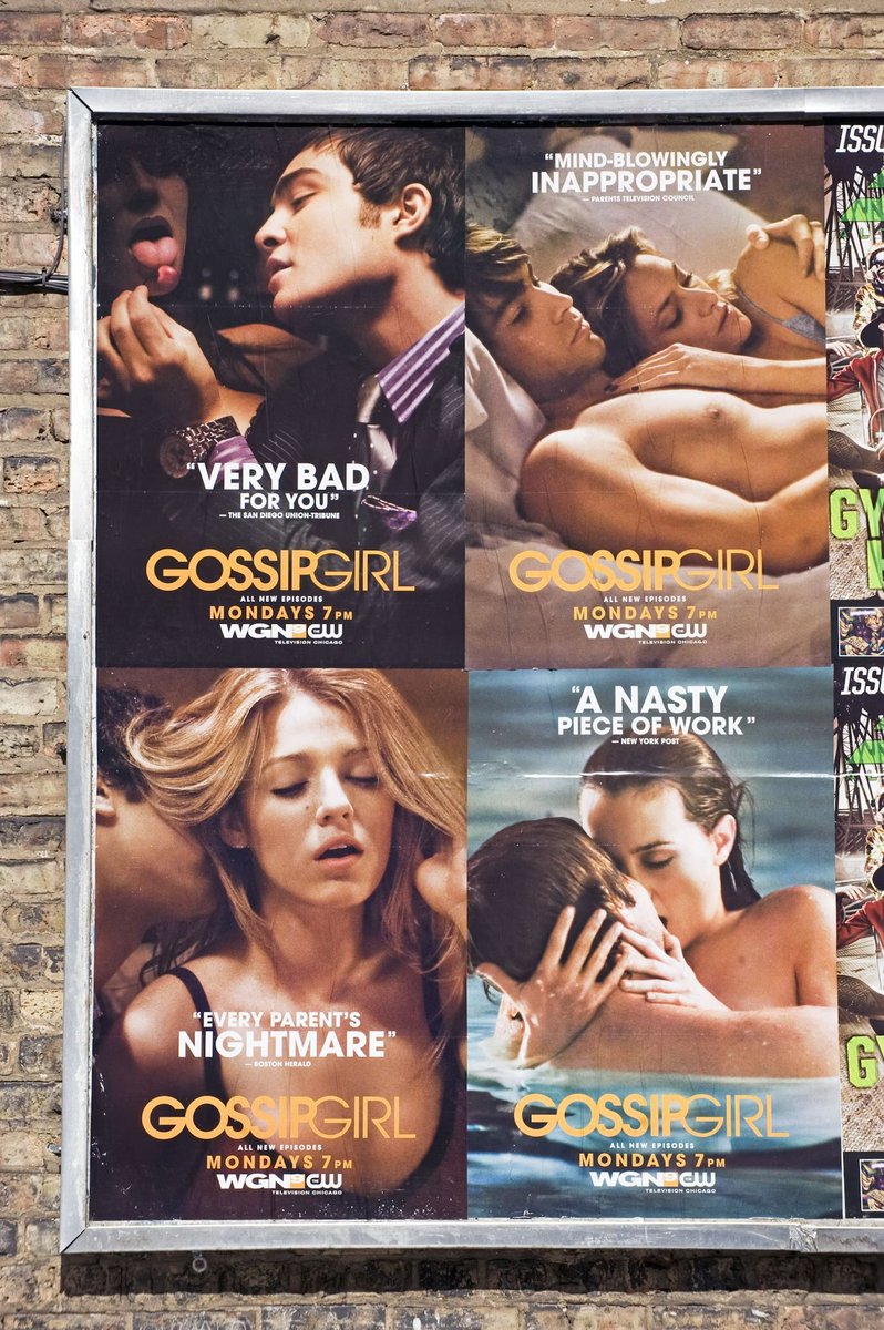 lohanisgod's tweet photo. how can you forget when the show used bad reviews as promo for the new season..iconic! https://t.co/SZ65hZYQ44