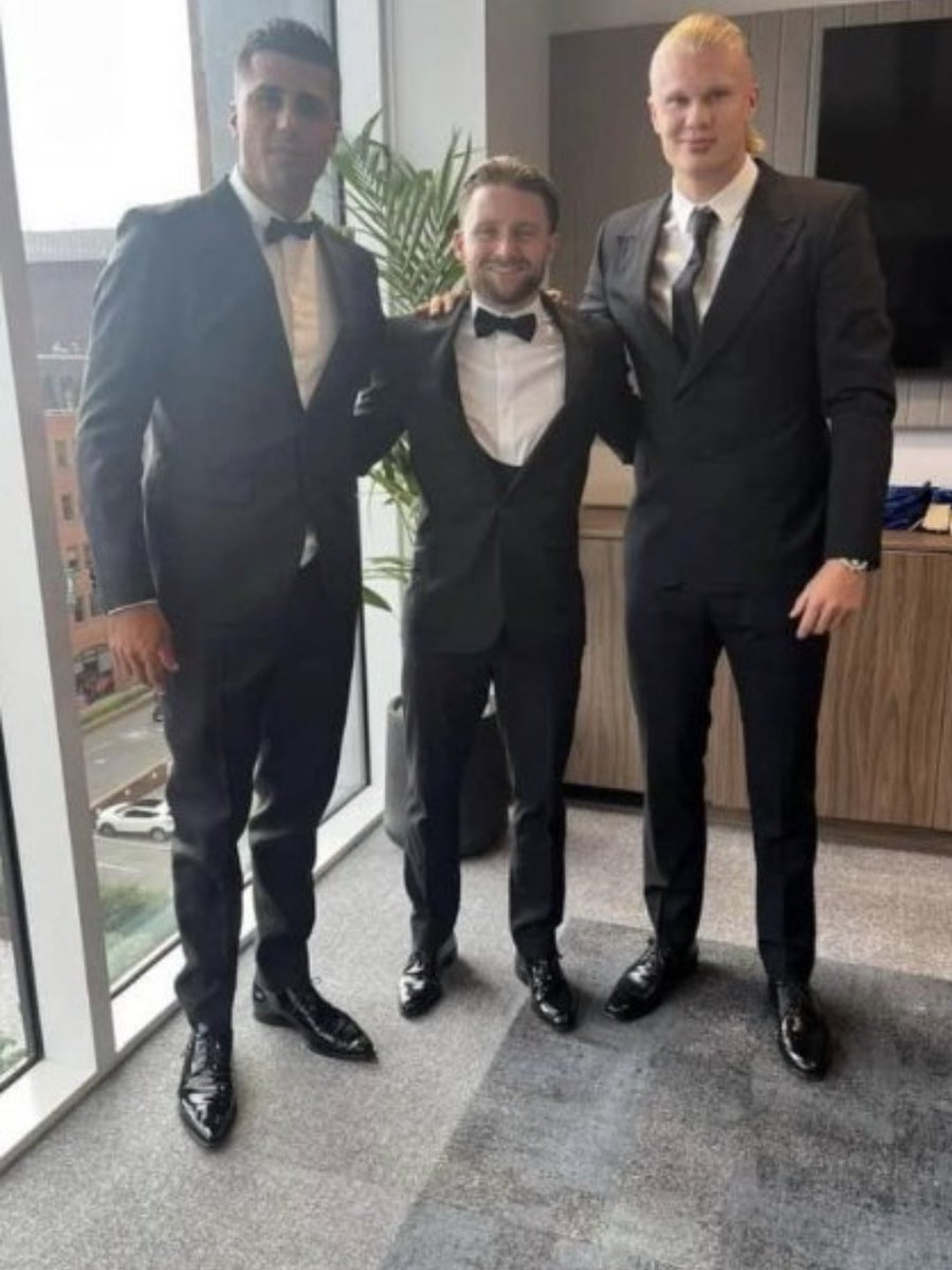 Nothing much to see here. Just the best striker in the world. With Haaland and Rodri. #BCFC #MCFC