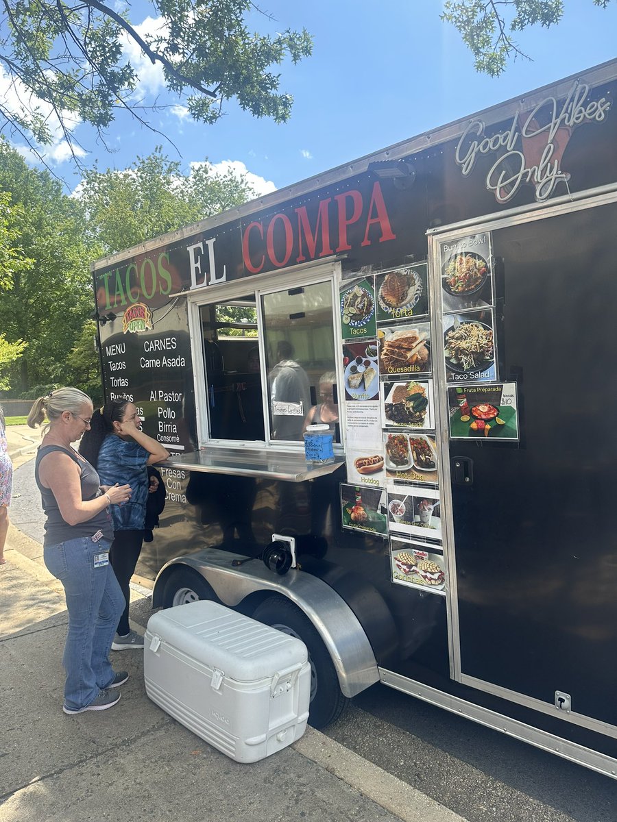 MrH_LSES's tweet image. Welcomed staff with breakfast this morning and now a food truck this afternoon for lunch. “A team that eats together, grows together” Always Learning, Always Growing! #LSES 💙💛