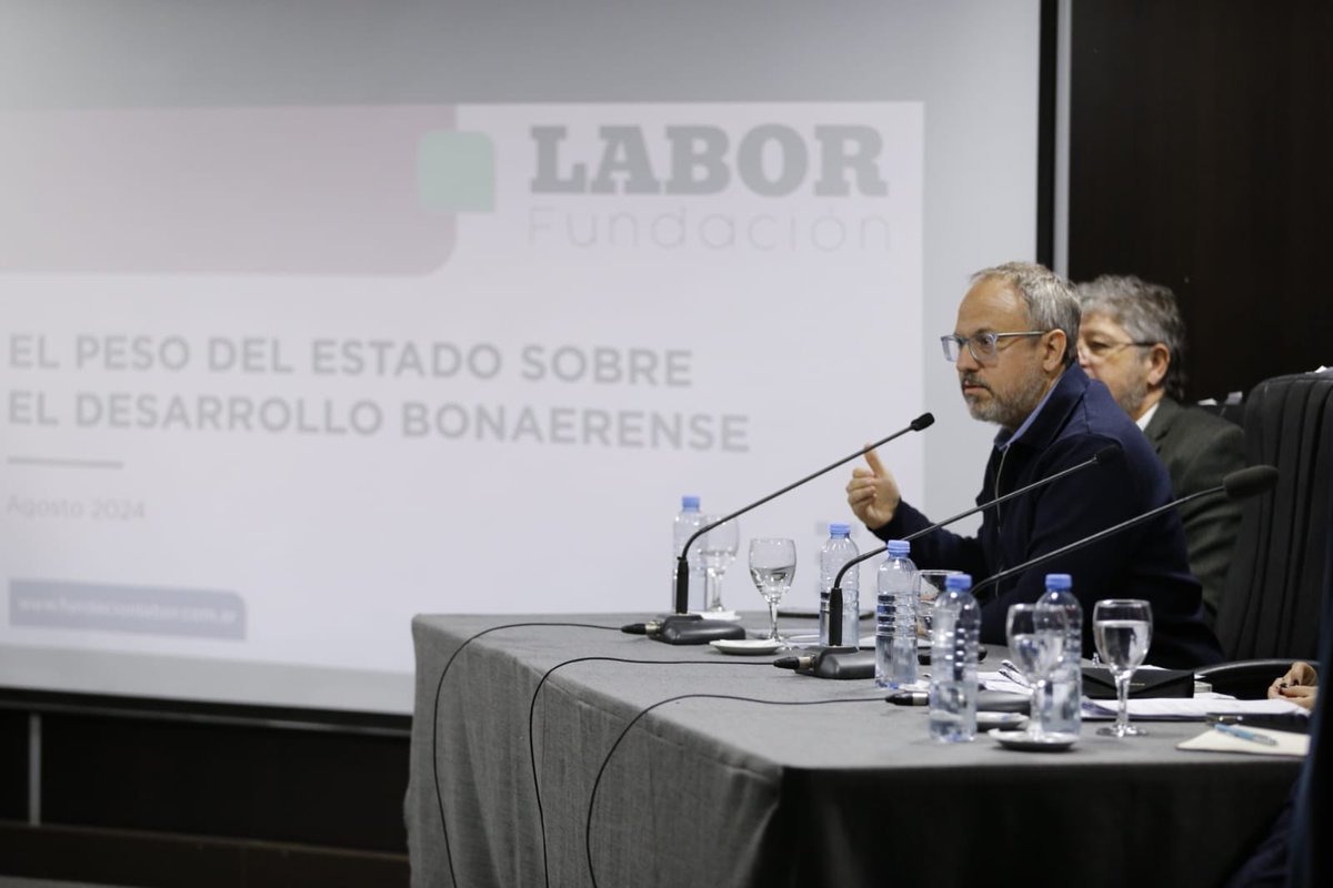 dievalen's tweet photo. Basta de esconder los impuestos! En la Cámara de Diputados de la Provincia de Buenos Aires presentamos el proyecto para la adhesión a la ley nacional de transparencia fiscal. Es fundamental que en cada ticket o factura se pueda transparentar la carga tributaria. https://t.co/WXWsGPCdAV
