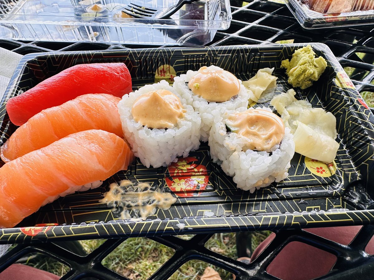 itslamilam's tweet photo. Sushi 🍣 on the water. Such a lovely day ☀️
#prebday lunch #Wednesday https://t.co/8CofJCwhKg