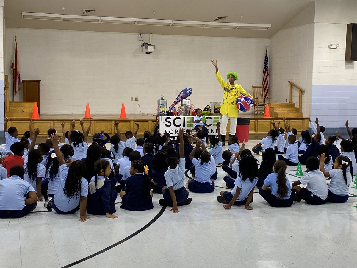 Another great kick off to the new year with @Science4Every1 at <a href="/craighead_lions/">Craighead Elementary</a>. The kids were absolutely captivated! <a href="/TraceyLHunter2/">Tracey L. Hunter</a> #growinggreatness #mcpssmomentofscience