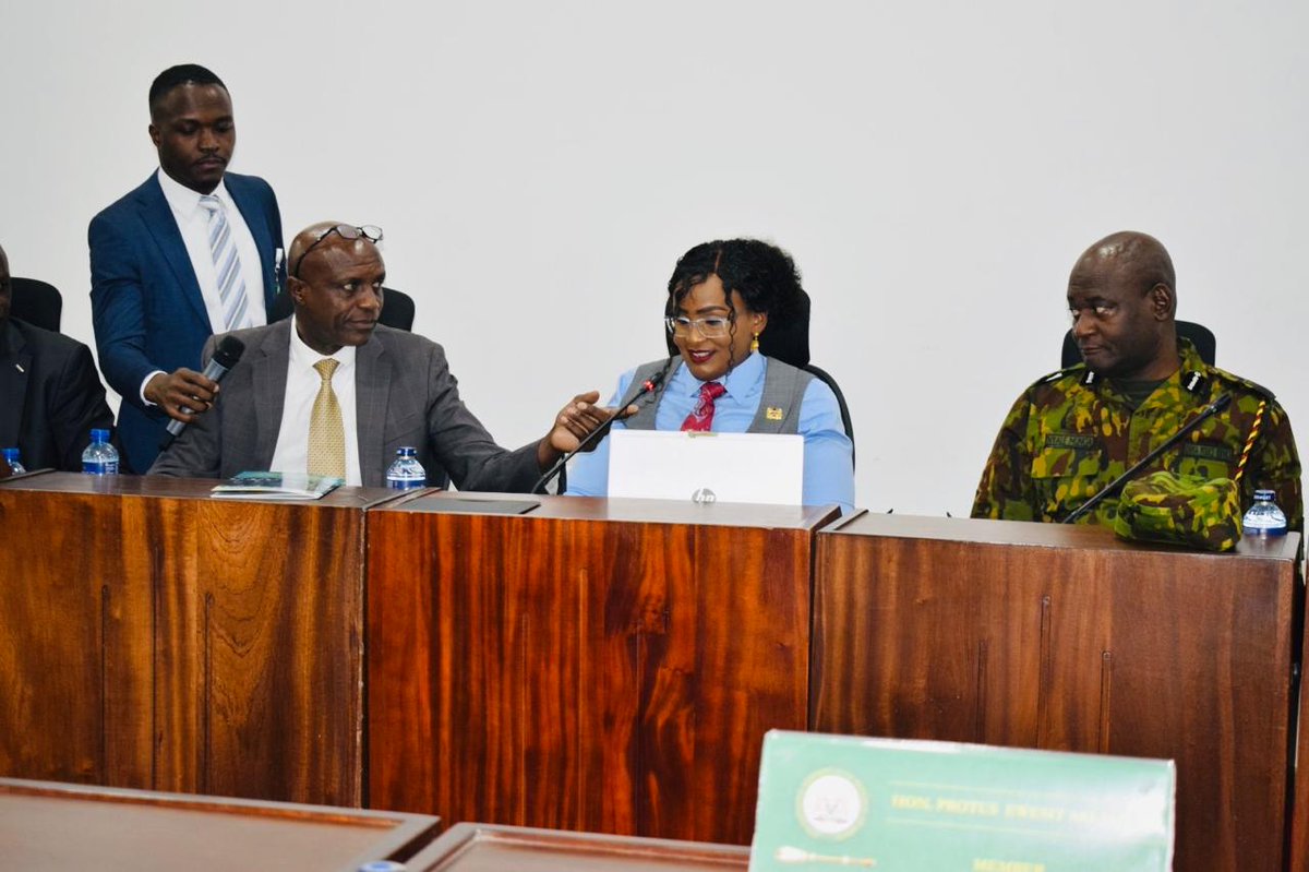 IPOA_KE's tweet photo. She also called for embedding a counselling department and introduction of a comprehensive medical cover in the Service to deal with police officers’ mental health issues. ^EM
4/5 https://t.co/Sz2usAALoC
