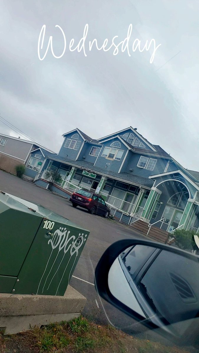 SamTheRam36's tweet image. Back to the daily grind...

Going from 109° weather to 60° and raining is crazy 🤪! Glad to be home but also take me back to Vegas, i dont want to go to work and adult today😅

#adultproblems #RareEvo24