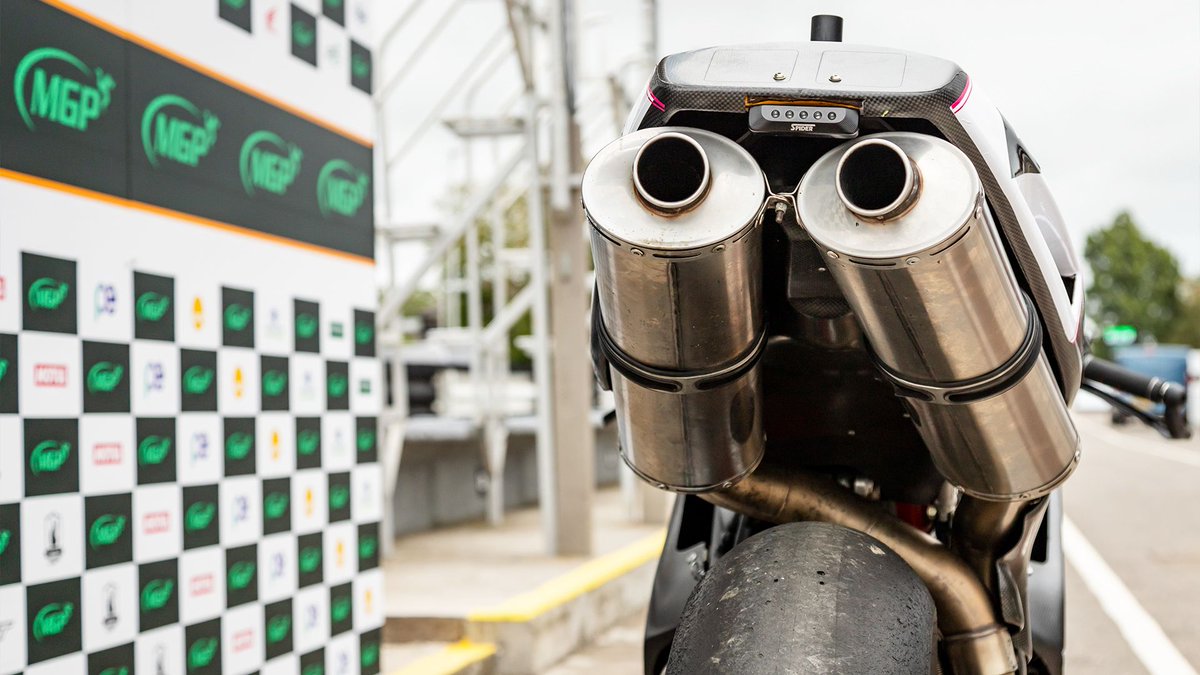 Another day, another bike shoot 😍

Sam West on the Ducati, sister to the one being ridden by Dunlop