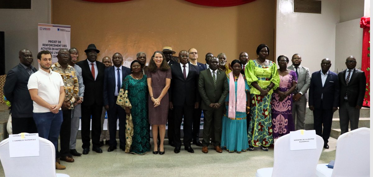 L'Ambassadeur Mahoney a participé au lancement du rapport 2023 de la Commission des droits de l'homme en RCA, financé par les États-Unis. Elle a réaffirmé notre engagement en faveur de la justice et contre l'impunité, valeurs communes à nos deux pays. #USAenRCA #DroitsDeLHomme