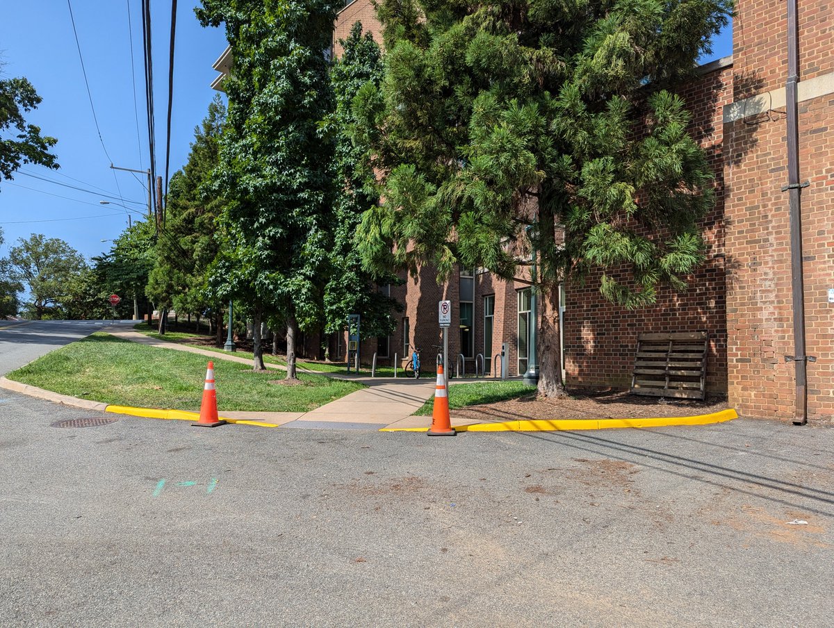 Shout out to <a href="/UVAUTS/">University Transit Service</a> and <a href="/UVAFM/">UVA Facilities Management</a> for upgrading the sidewalk near Rice and Olsson Halls! This curb cut is routinely blocked by vehicles. Hopefully this makes it clear that this curb isn't a parking spot!