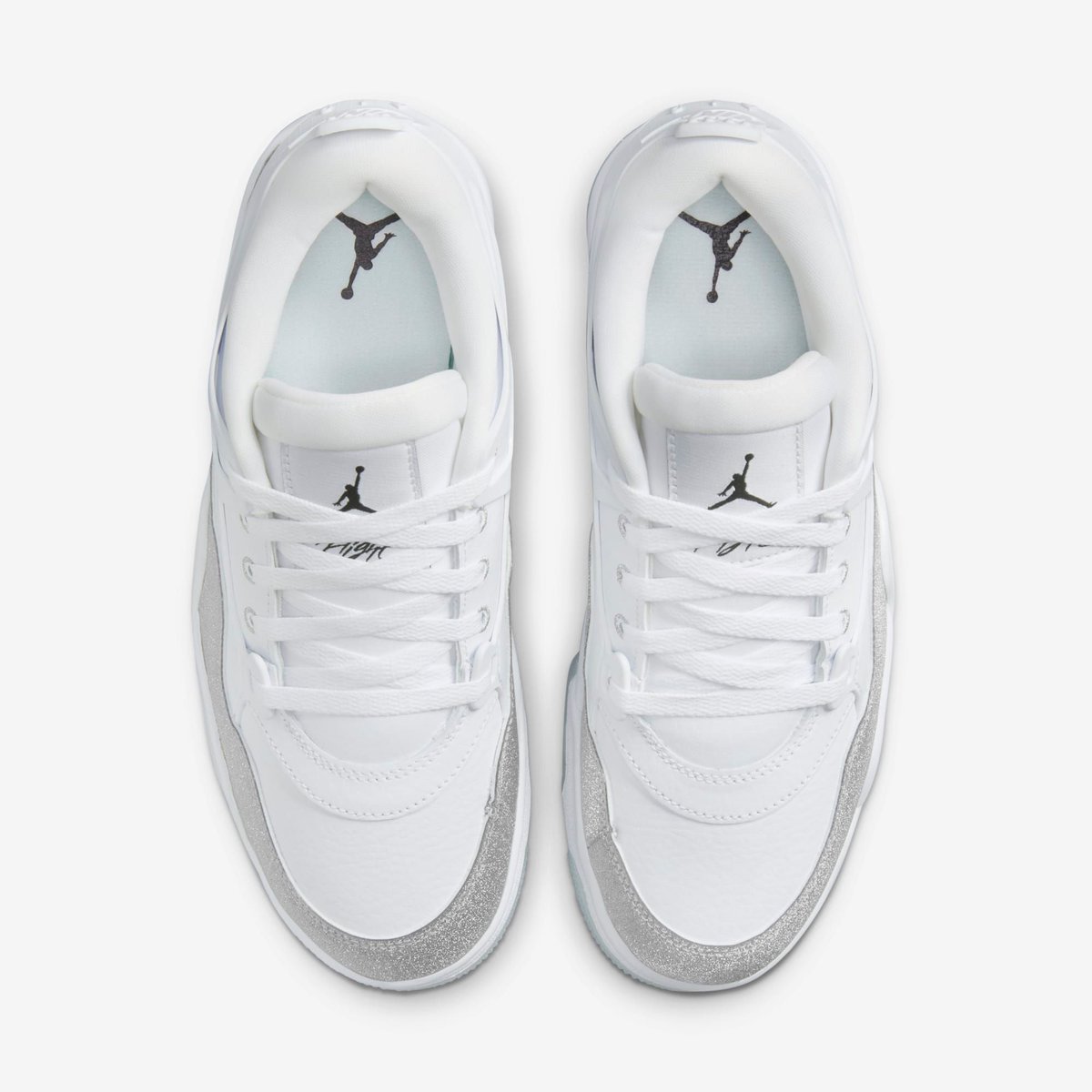 KicksFinder's tweet photo. OFFICIAL IMAGES: WMNS Air Jordan 4 RM "White/Metallic Silver" 🥶 

🗓️ Holiday 2024
📝 HQ3441-111 (WMNS)
💰 $150 USD
💵COP OR 🚮DROP? https://t.co/ianzVxd5zS