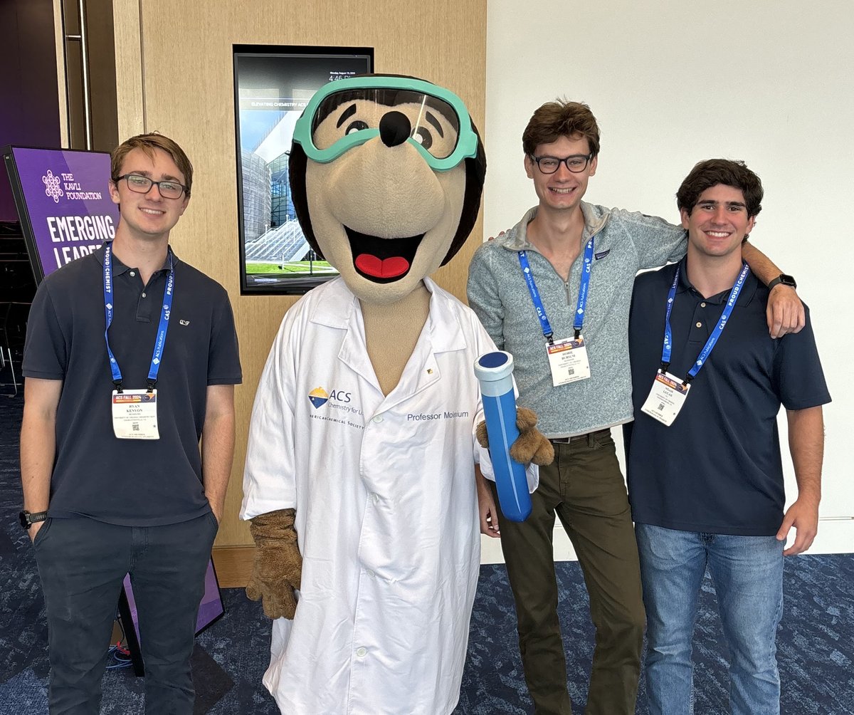 Our summer undergraduate researchers enjoying #ACSFall2024. #ACSDenver #UVAChemistry #UVA