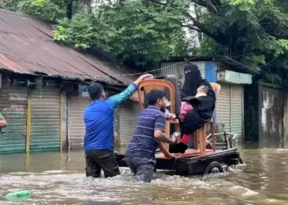 India has created an artificial flood in Bangladesh by releasing water from its dams and you still wonder why people hate India so much? 
#Indian #Flood 
#Bangladesh