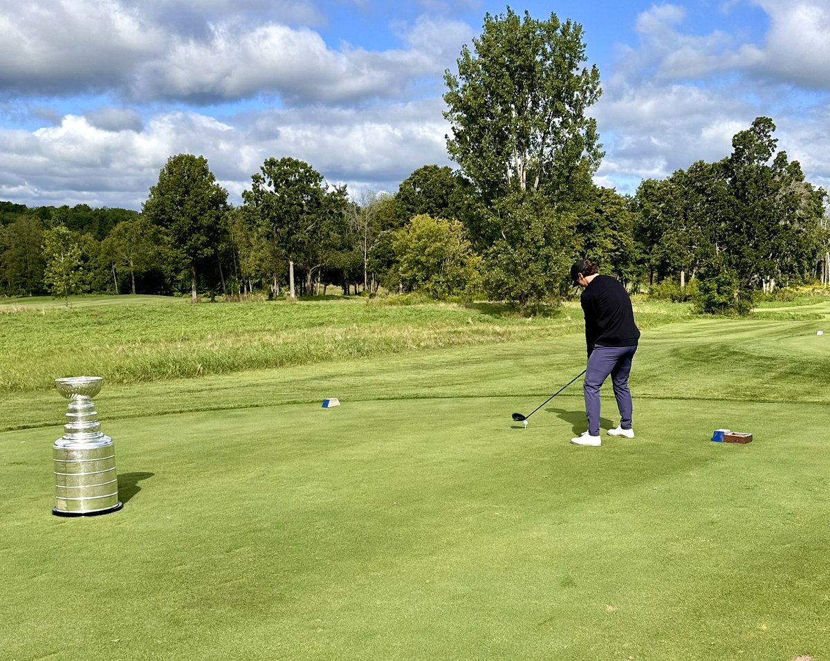 Another day with the <a href="/FlaPanthers/">Florida Panthers</a>, another day of golf.  Nick Cousins begins his day with a few holes of golf. (Belleville, ON) #StanleyCup <a href="/NHL/">NHL</a> <a href="/HockeyHallFame/">Hockey Hall of Fame</a>