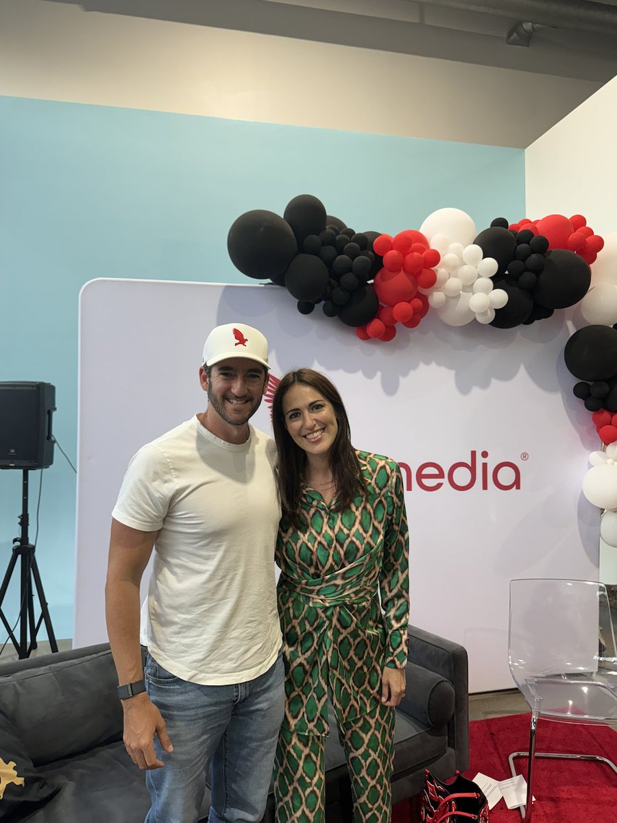 Ajslavin tweet media