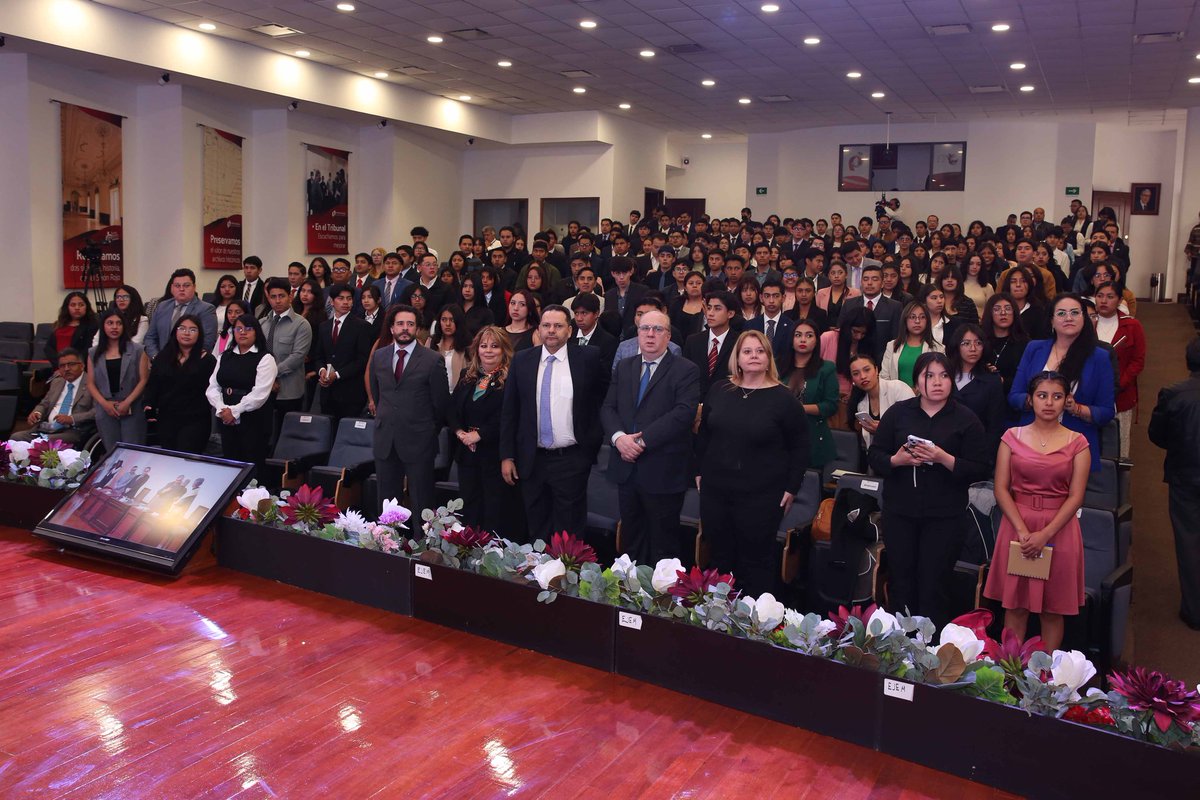 PJEdomex's tweet photo. ⚖️📚 Entender nuestro pasado es esencial para interpretar el presente y prever el futuro, indicó el titular del #PJEdomex, @MagdoSodi al inaugurar el Congreso Latino Americano Historia del Derecho: 1824, los bicentenarios y la impartición de justicia en México y América Latina.

En el Aula Magna de la @EJudicialEdoMex, @AbreuyAbreuJC1 entregó un reconocimiento al Dr. José Barragán Barragán, Investigador del Instituto de Investigaciones Jurídicas de la Universidad de Guadalajara, cuya contribución al estudio del derecho y la historia constitucional ha sido trascendental.