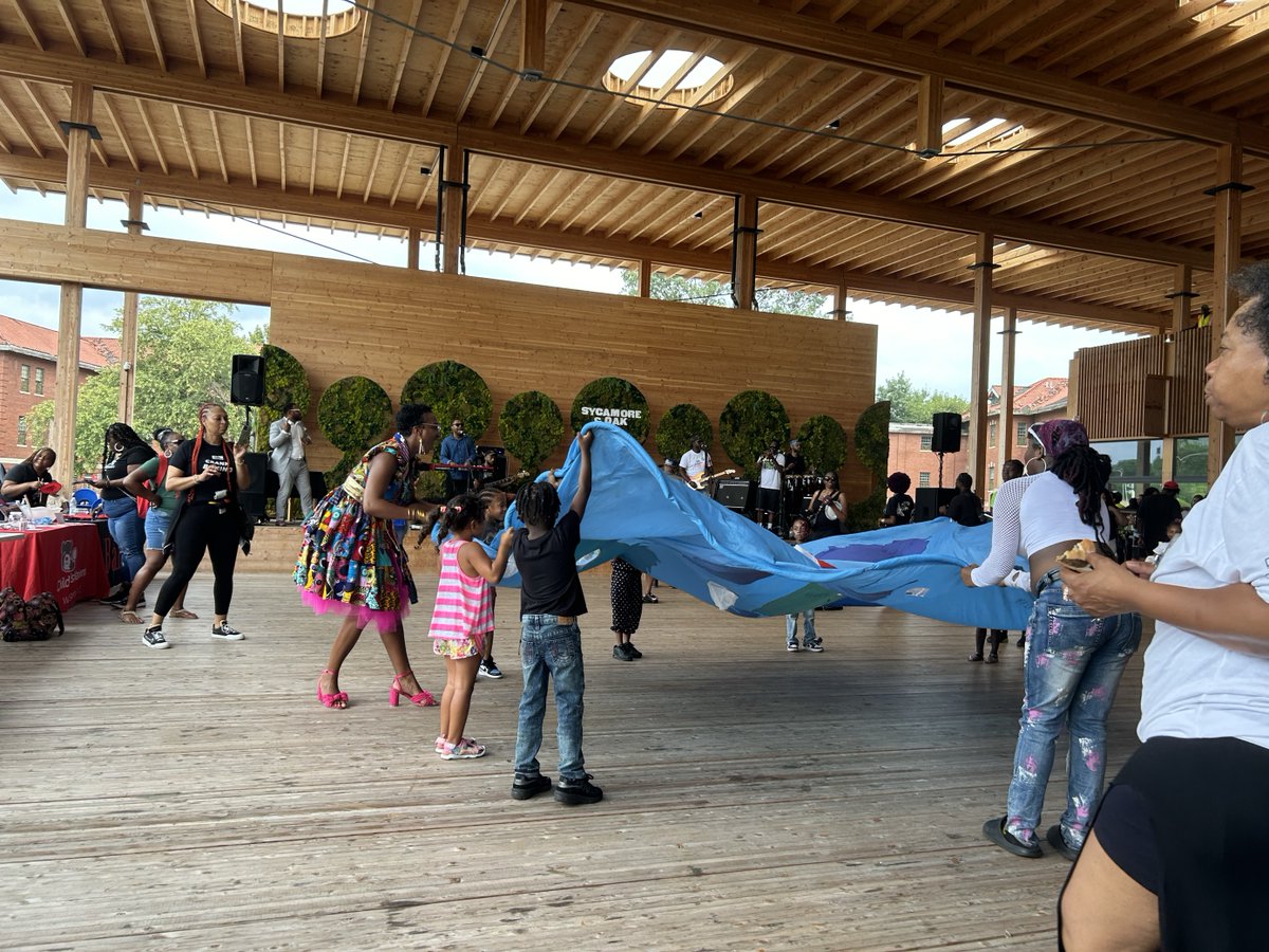 DCPCA's tweet image. DCPCA was thrilled to participate in @WhitmanWalker’s East of the River Fall Fest. Supported by our Dental Directors peer group &amp;amp; DC Health, we provided over 300 oral health kits, dental health resources, and general CHC information! #DCPCA #HealthEquity